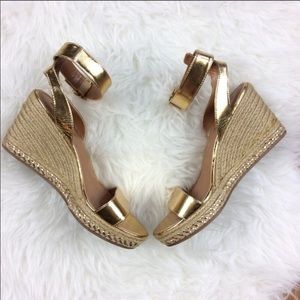 Lilly Pulitzer gold wedges
